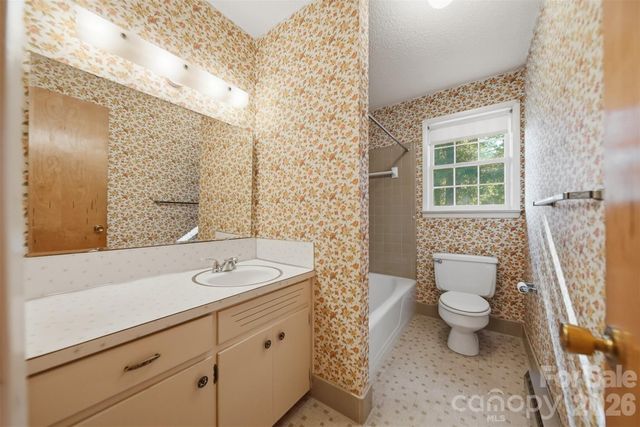 1650 12th Street Drive NW, Hickory, NC 28601
