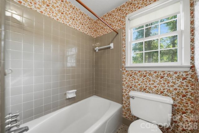 1650 12th Street Drive NW, Hickory, NC 28601