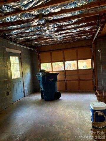 1650 12th Street Drive NW, Hickory, NC 28601