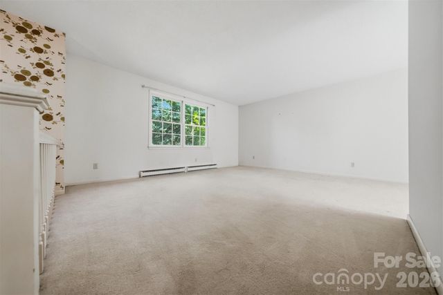 1650 12th Street Drive NW, Hickory, NC 28601