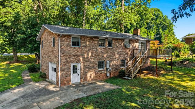 1650 12th Street Drive NW, Hickory, NC 28601