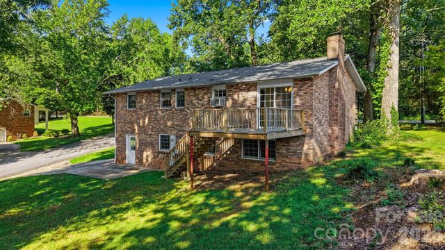 1650 12th Street Drive NW, Hickory, NC 28601