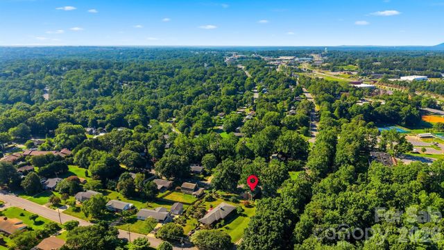1650 12th Street Drive NW, Hickory, NC 28601