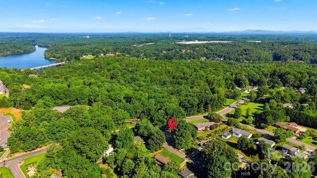 1650 12th Street Drive NW, Hickory, NC 28601