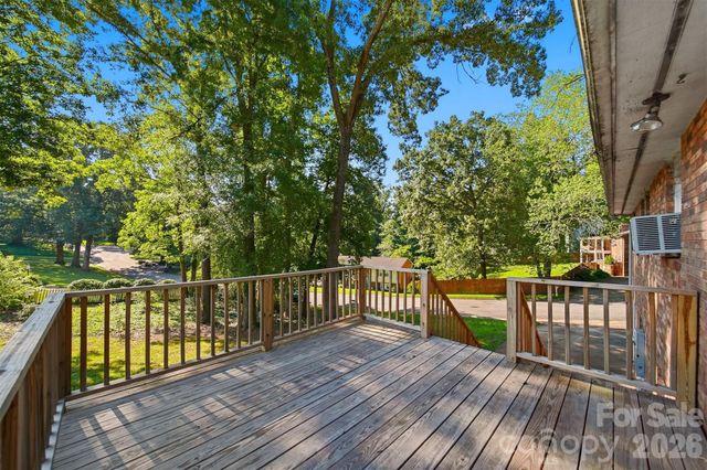 1650 12th Street Drive NW, Hickory, NC 28601