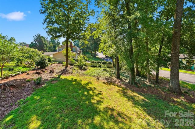 1650 12th Street Drive NW, Hickory, NC 28601