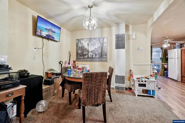 3680 Blossom Dr NE, Salem, OR 97305