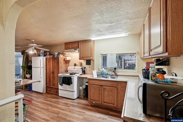 3680 Blossom Dr NE, Salem, OR 97305