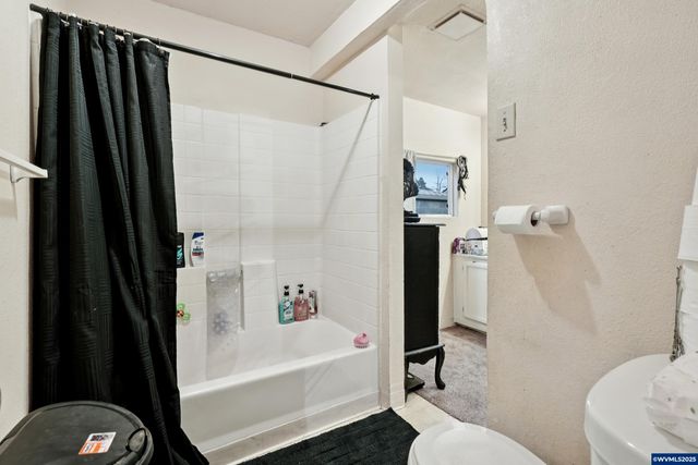 3680 Blossom Dr NE, Salem, OR 97305