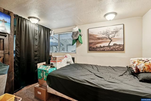 3680 Blossom Dr NE, Salem, OR 97305