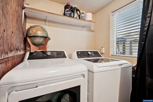 3680 Blossom Dr NE, Salem, OR 97305