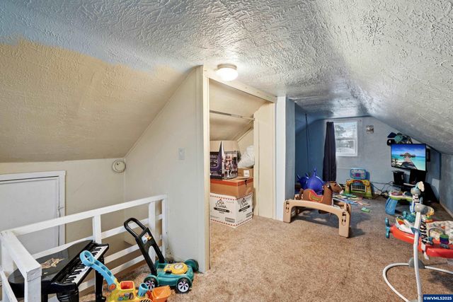 3680 Blossom Dr NE, Salem, OR 97305