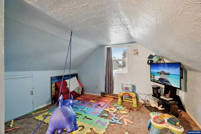 3680 Blossom Dr NE, Salem, OR 97305