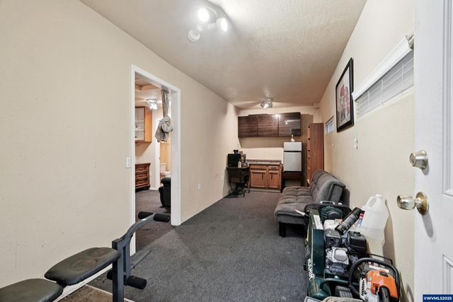 3680 Blossom Dr NE, Salem, OR 97305