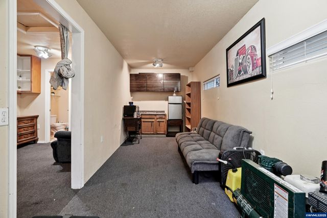 3680 Blossom Dr NE, Salem, OR 97305