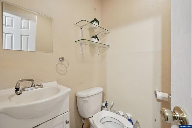 3680 Blossom Dr NE, Salem, OR 97305