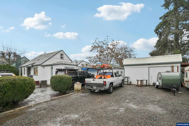 3680 Blossom Dr NE, Salem, OR 97305