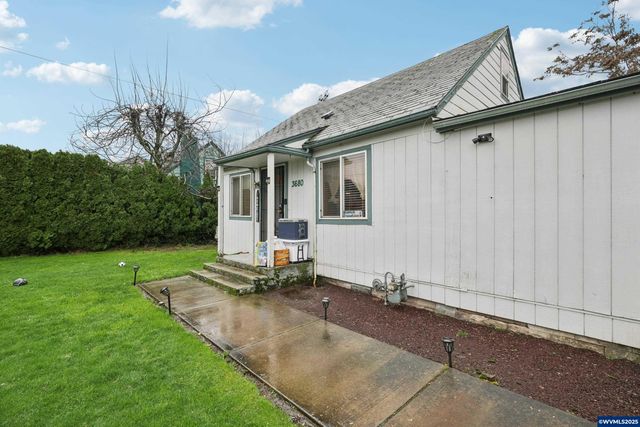 3680 Blossom Dr NE, Salem, OR 97305