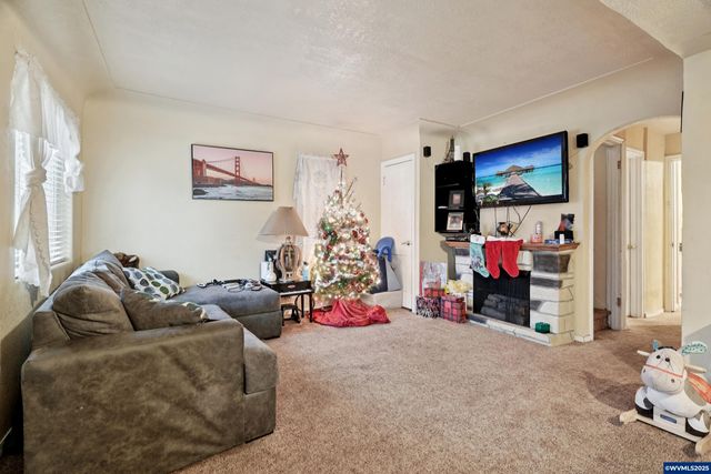 3680 Blossom Dr NE, Salem, OR 97305