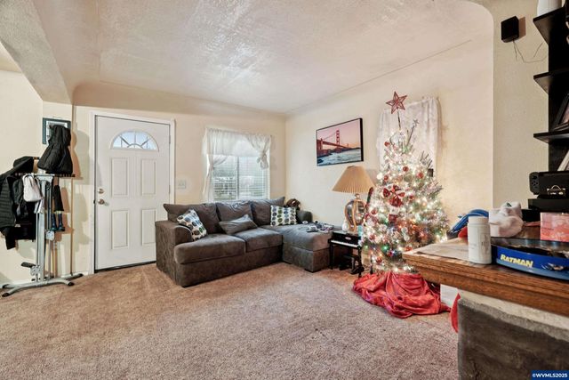 3680 Blossom Dr NE, Salem, OR 97305