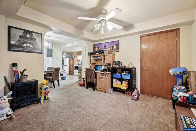 3680 Blossom Dr NE, Salem, OR 97305