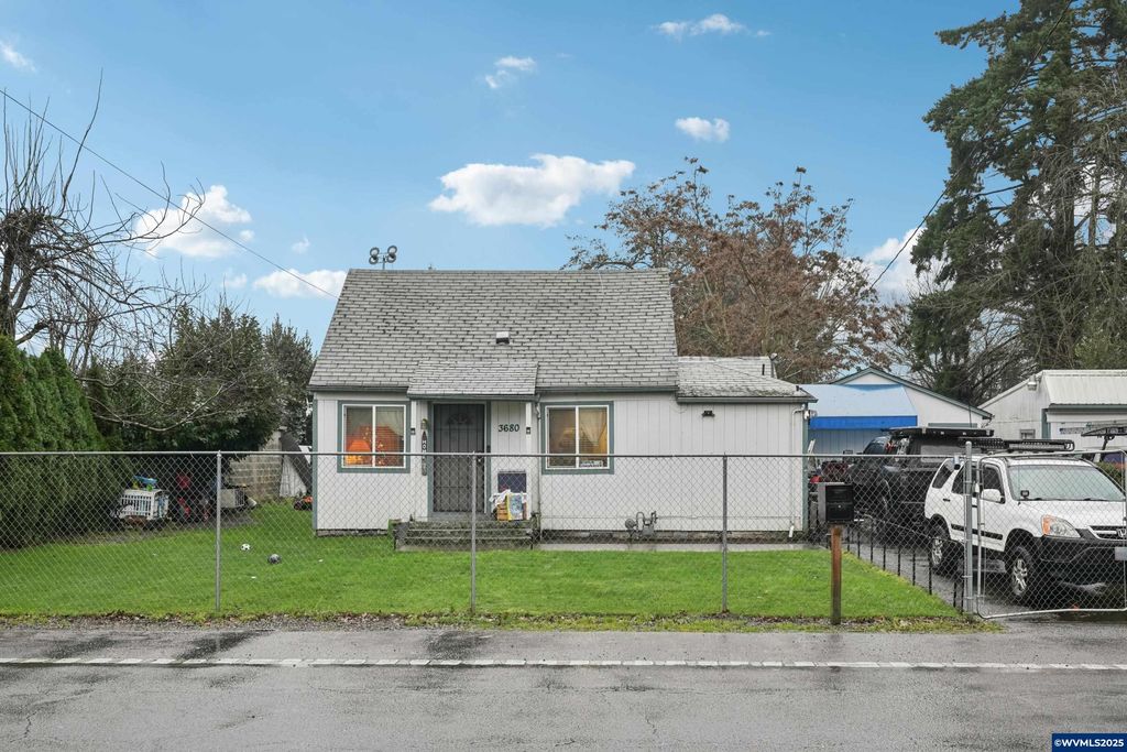 3680 Blossom Dr NE, Salem, OR 97305