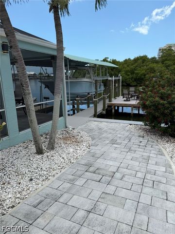 243 Estrellita DR, Fort Myers Beach, FL 33931