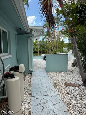 243 Estrellita DR, Fort Myers Beach, FL 33931