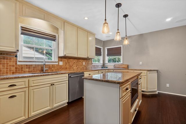3618 S Hills Avenue, Fort Worth, TX 76109