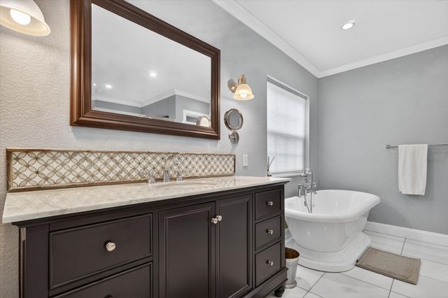 3618 S Hills Avenue, Fort Worth, TX 76109