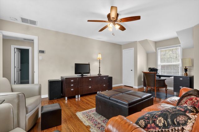 3618 S Hills Avenue, Fort Worth, TX 76109