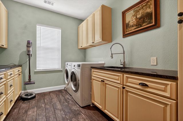 3618 S Hills Avenue, Fort Worth, TX 76109