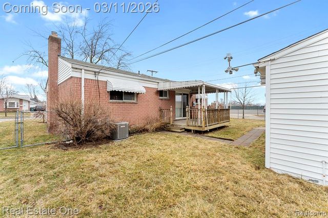 2071 Meyer Court, Lincoln Park, MI 48146