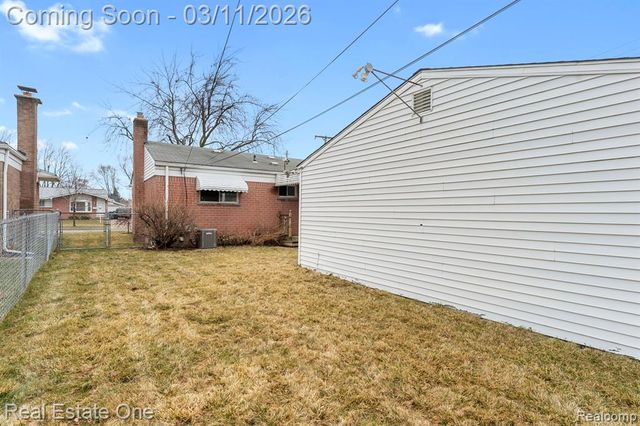 2071 Meyer Court, Lincoln Park, MI 48146