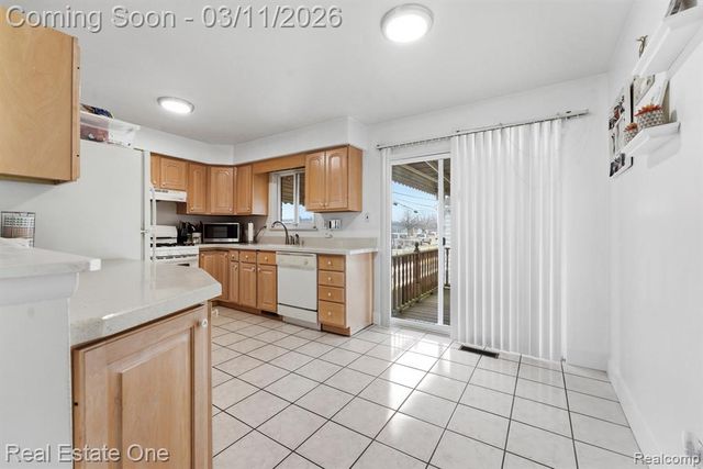 2071 Meyer Court, Lincoln Park, MI 48146