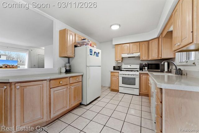 2071 Meyer Court, Lincoln Park, MI 48146