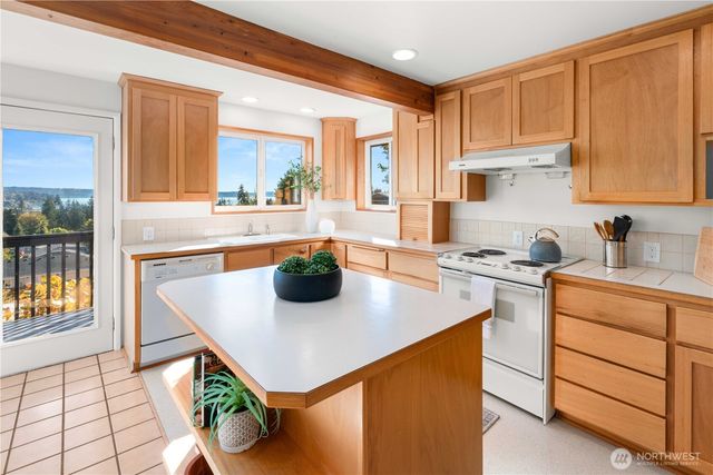 21304 5th Avenue S, Des Moines, WA 98198