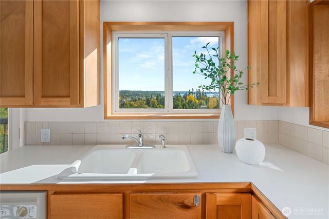 21304 5th Avenue S, Des Moines, WA 98198