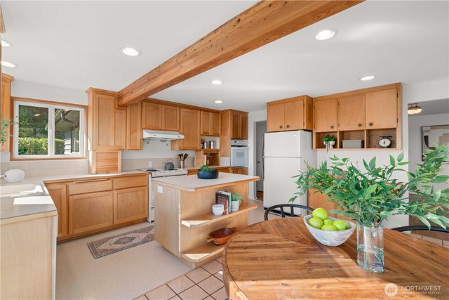 21304 5th Avenue S, Des Moines, WA 98198