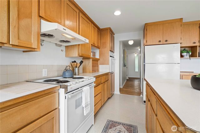 21304 5th Avenue S, Des Moines, WA 98198