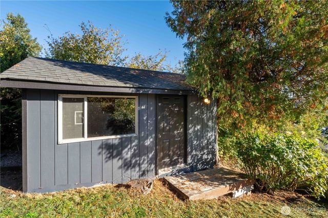 21304 5th Avenue S, Des Moines, WA 98198