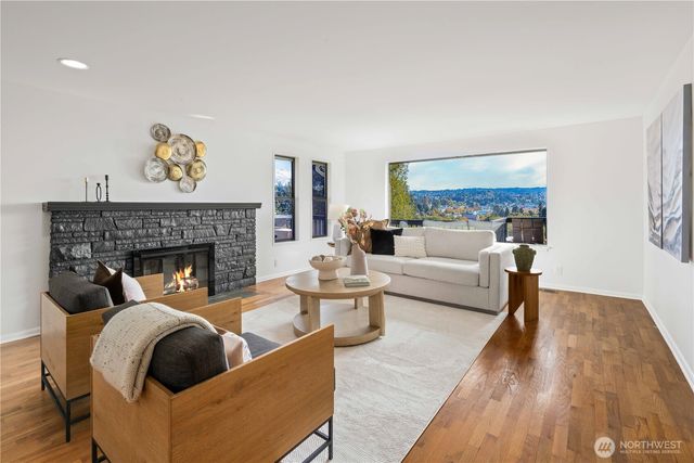 21304 5th Avenue S, Des Moines, WA 98198