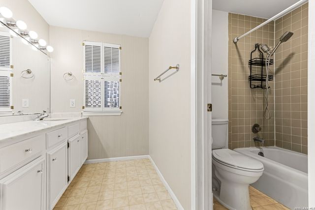 3678 Hidden Dr Apt 905, San Antonio, TX 78217