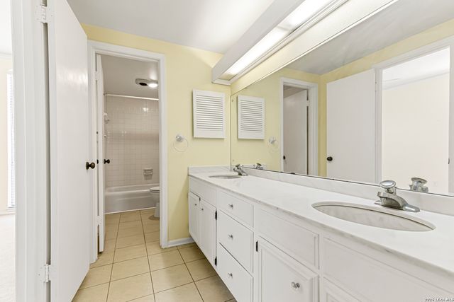 3678 Hidden Dr Apt 905, San Antonio, TX 78217