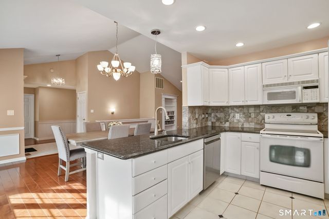 447 Fisher Court 447, Shelton, CT 06484