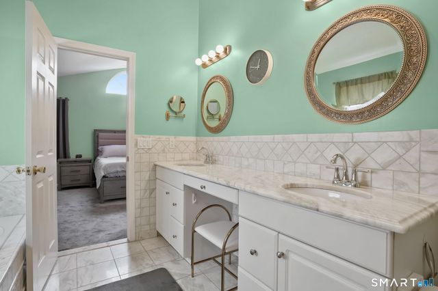 447 Fisher Court 447, Shelton, CT 06484