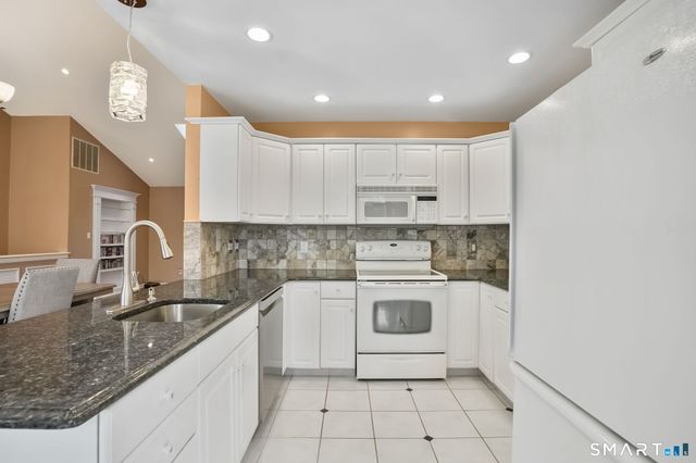 447 Fisher Court 447, Shelton, CT 06484