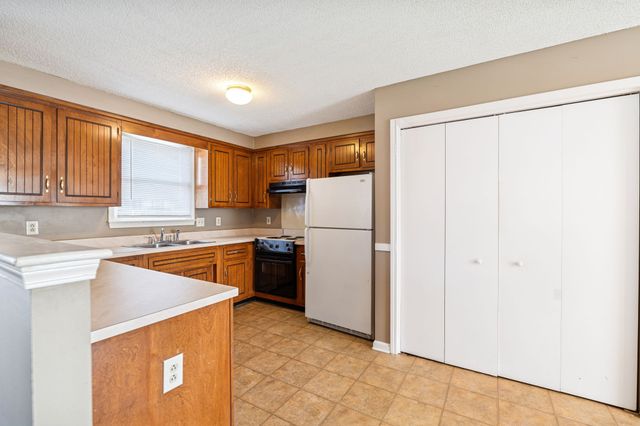 730 Inver Ln, Clarksville, TN 37042