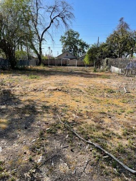 Image 1 of property listing at 3040 E Washington Avenue, Fresno, CA 93701