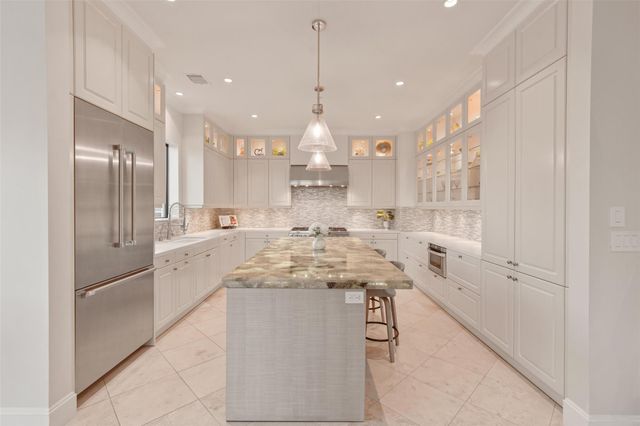 2221 Welch Street 401, Houston, TX 77019